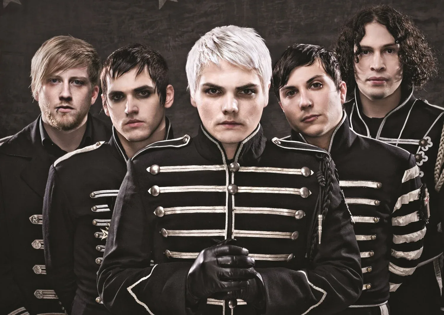Musica: MCR, Tsai, Kojima E Eilish Unem Forças em Prelude to The End