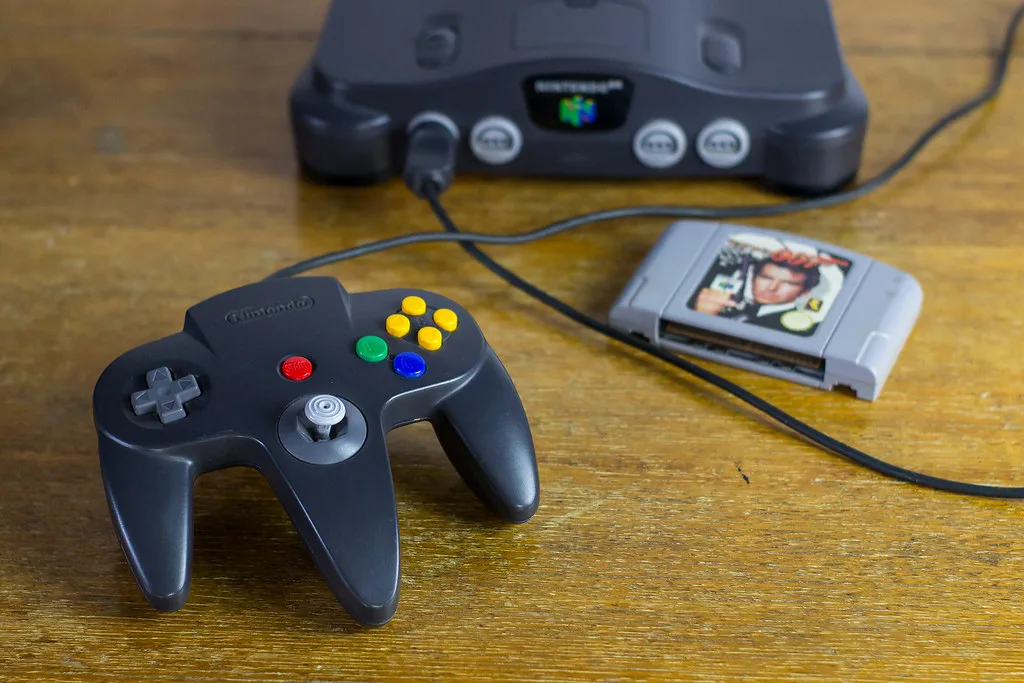 Foto de um Nintendo 64 por Brendan B.