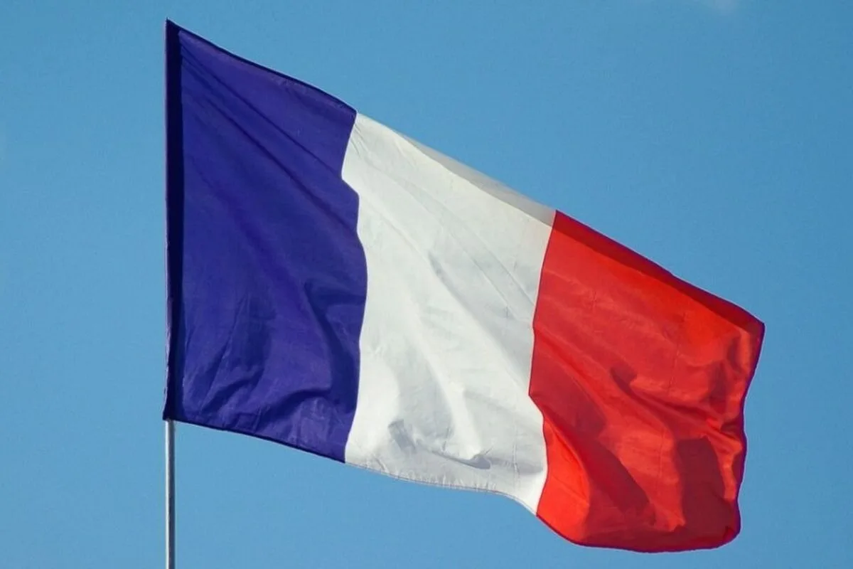 França aprova proposta de imposto sobre downloads